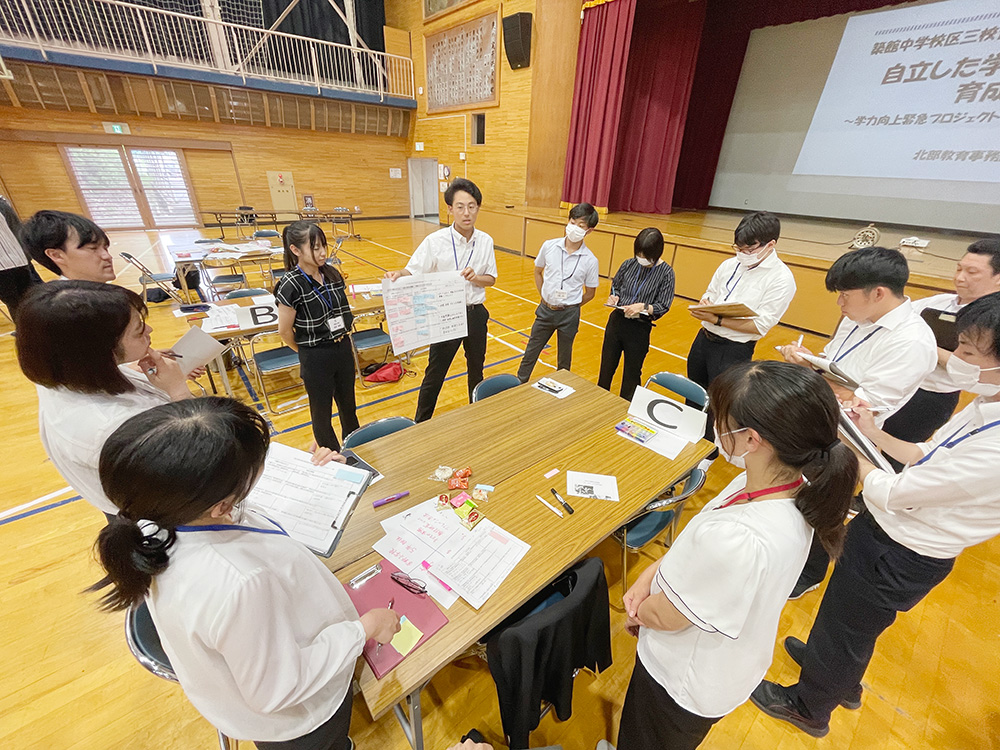 写真：中学校区三校合同研修会